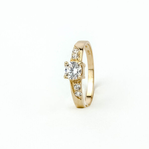 Anillo solitario 4 circones Oro 18k