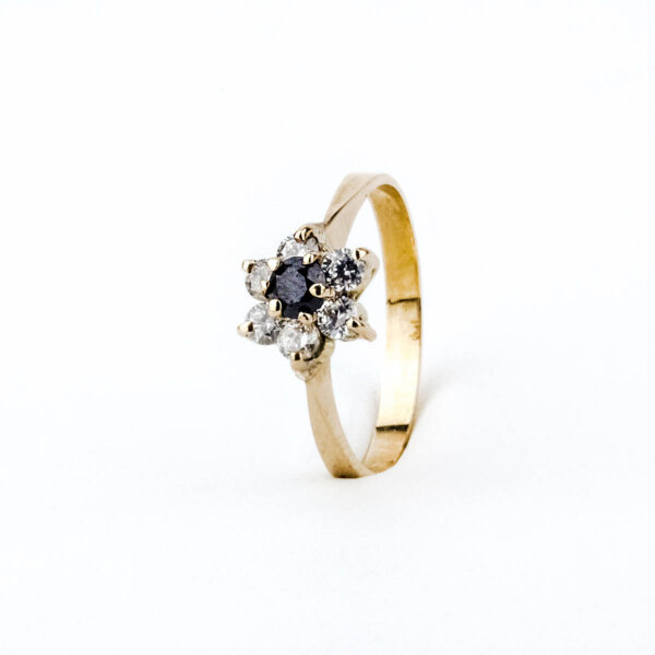 Anillo roseta oro 18k con circones y piedra onix