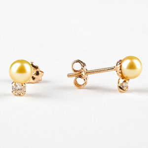 Aros perla cultivada casquilla oro 18k con circón Talla 4