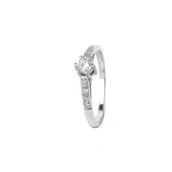 Anillo medio cintillo solitario de oro blanco 18k con diamantes