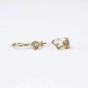 Aros chatón gancho fijo oro 18k talla 1