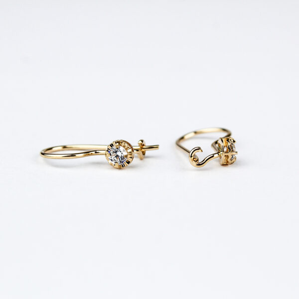 Aros chatón gancho fijo oro 18k talla 1
