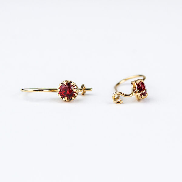 Aros chatón gancho fijo oro 18k talla 2