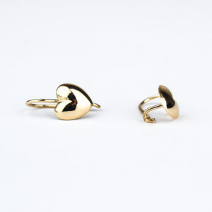 Aros corazón gancho fijo oro 18 k talla 2